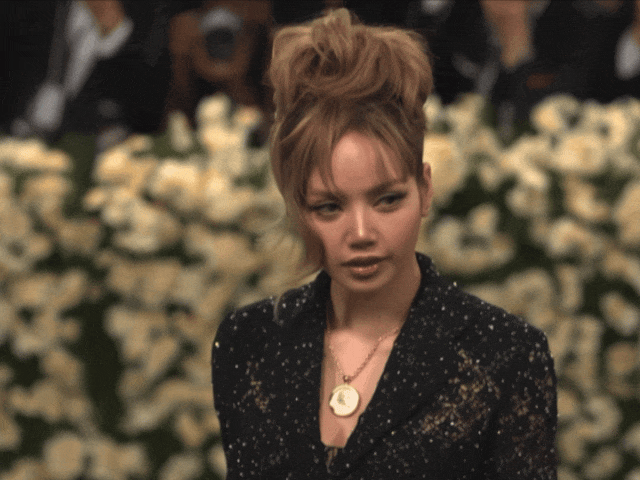 星空体育时髦春晚 Jennie、Lisa、Rosé三小我私家加起来比不外富豪的一(图6)